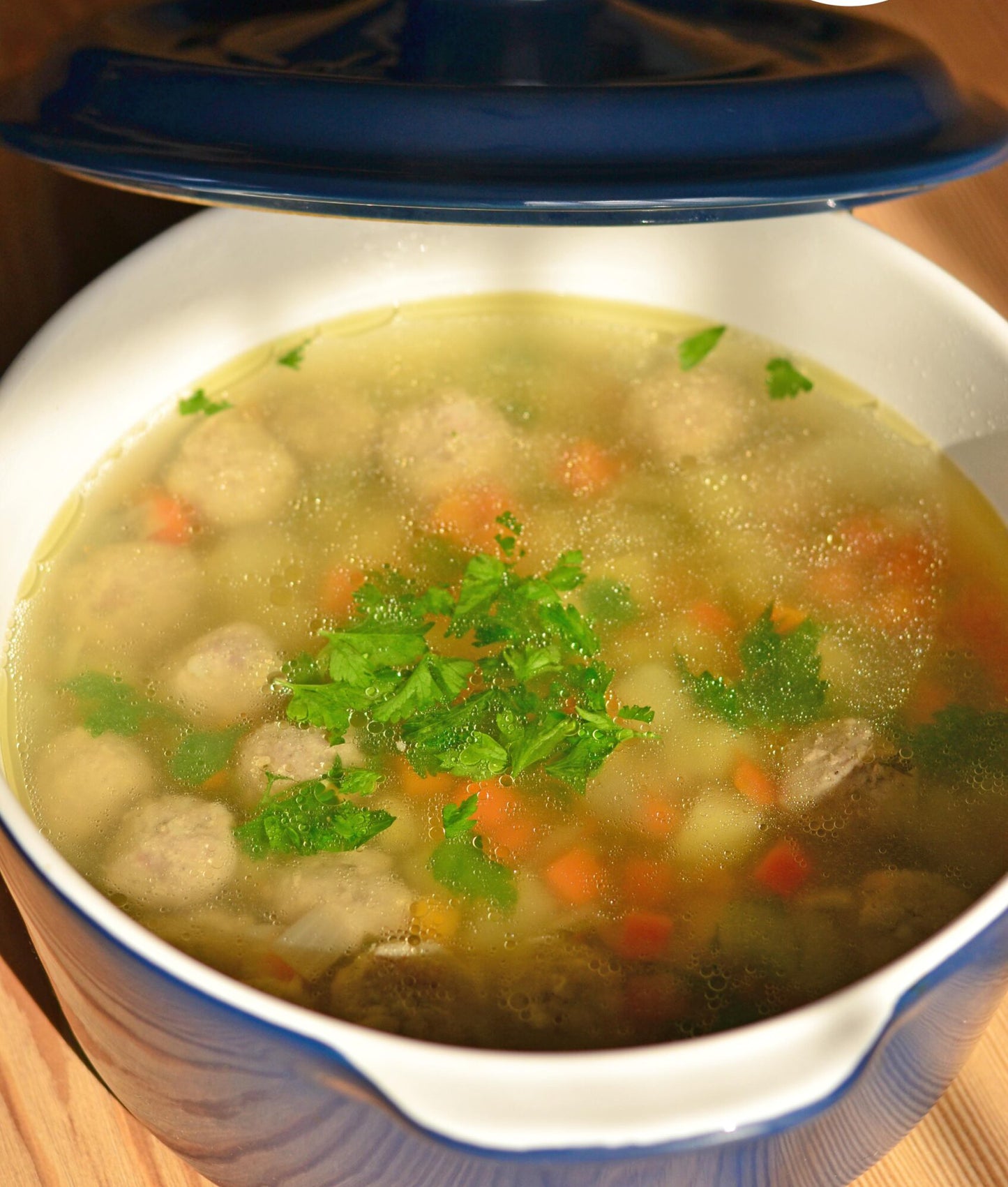 Suppe mit Fleischbällchen