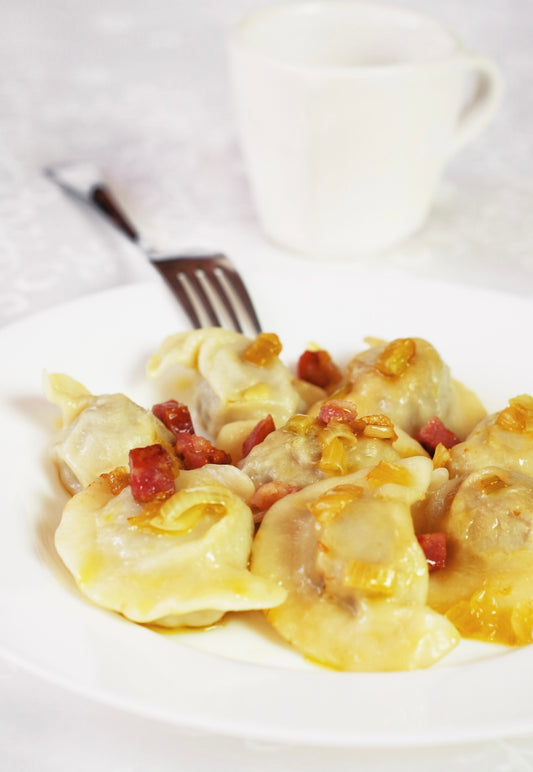 Varenyks mit Kartoffeln und Grieben (Schmalz)