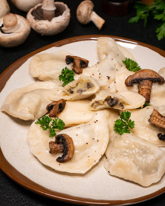 Varenyky mit Kartoffeln und Pilzen