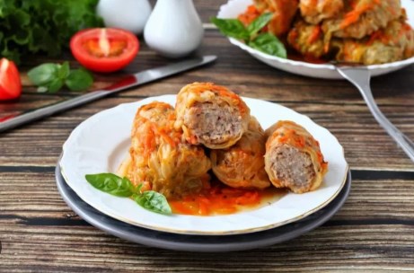 Kohlrouladen mit Kalb- und Rindfleisch