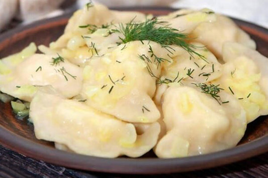 Varenyks mit Kartoffeln und Butter