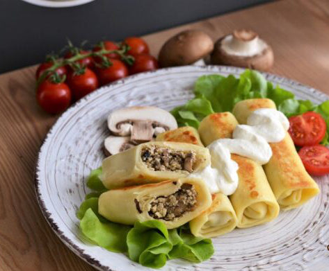Pfannkuchen mit Hühnchen und Pilzen